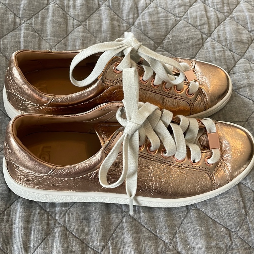 UGG Milo Rose Gold metallic sneaker size 7.5 EUC